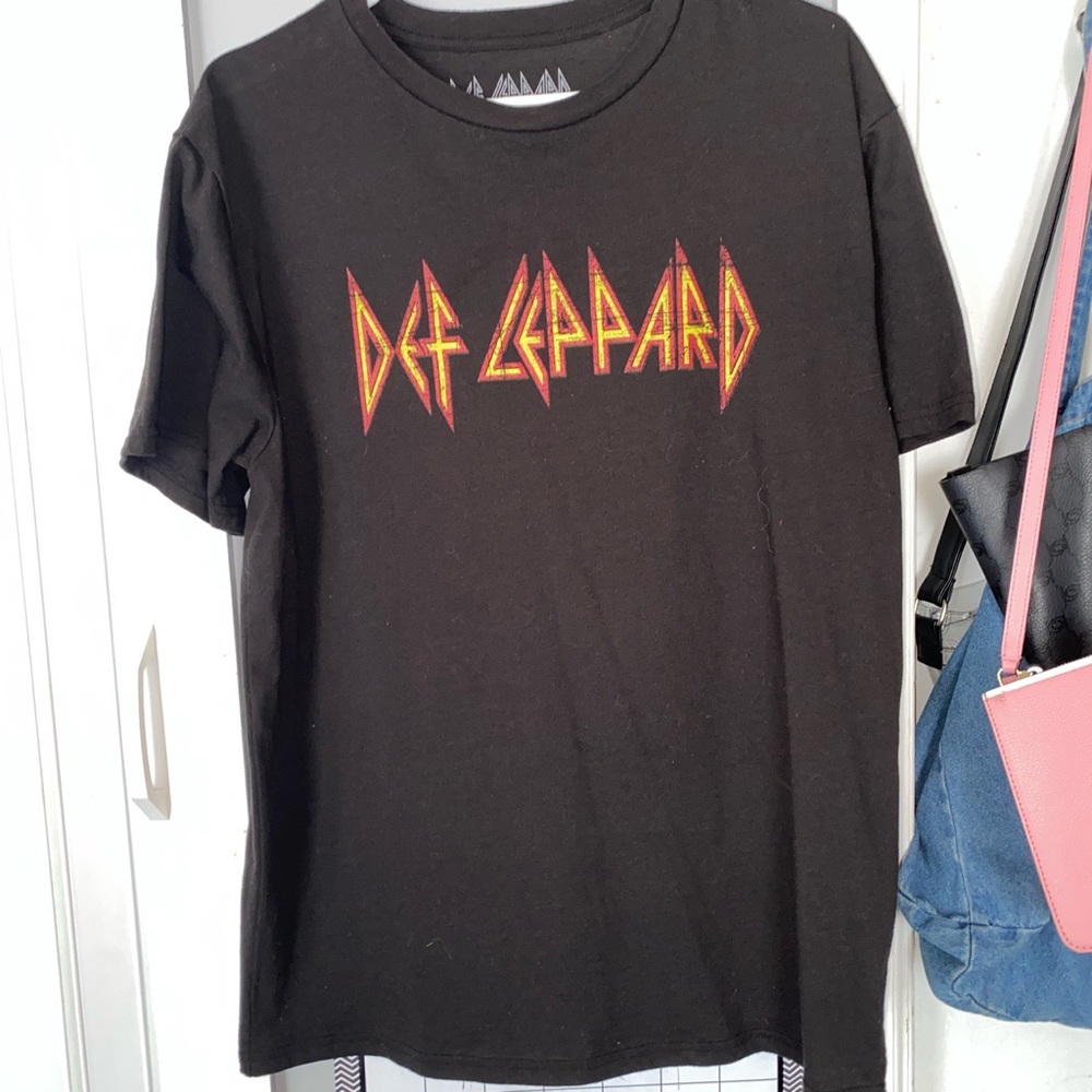 Graphic tee